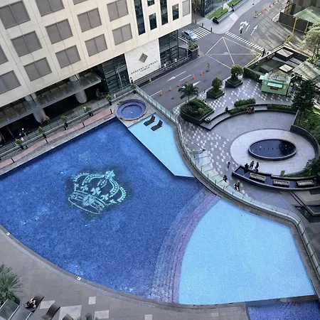 Deluxe Room With Pool View Unit In Poblacion