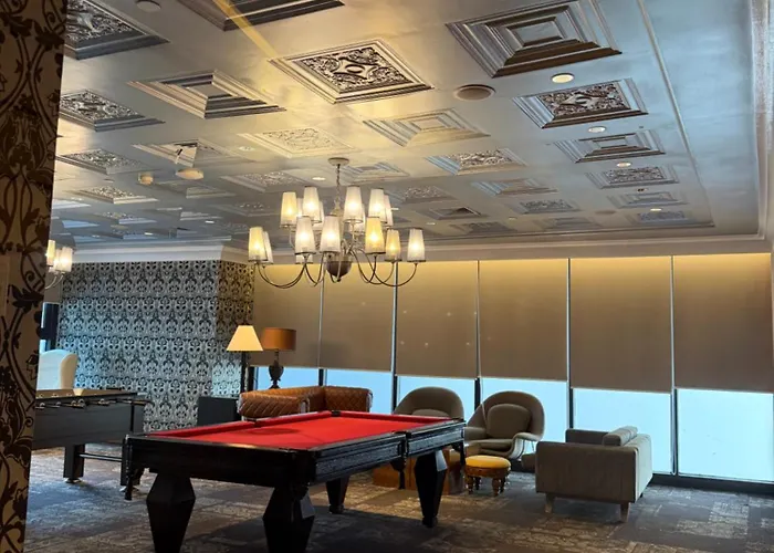 Deluxe With Pool View Unit In Poblacion مانيلا