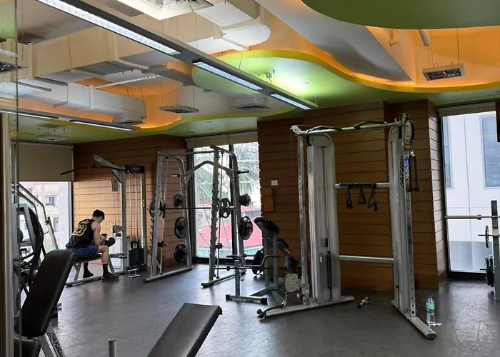 Deluxe With Pool View Unit In Poblacion Manila